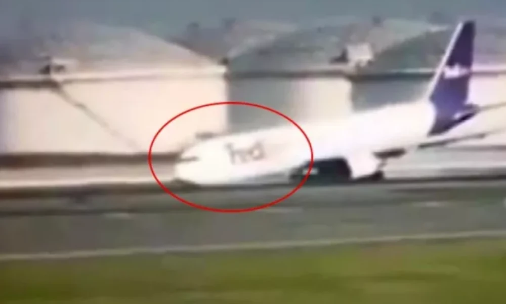 Θρίλερ κατά την προσγείωση αεροπλάνου cargo στην Κωνσταντινούπολη – Δεν άνοιξαν οι τροχοί (Βίντεο)